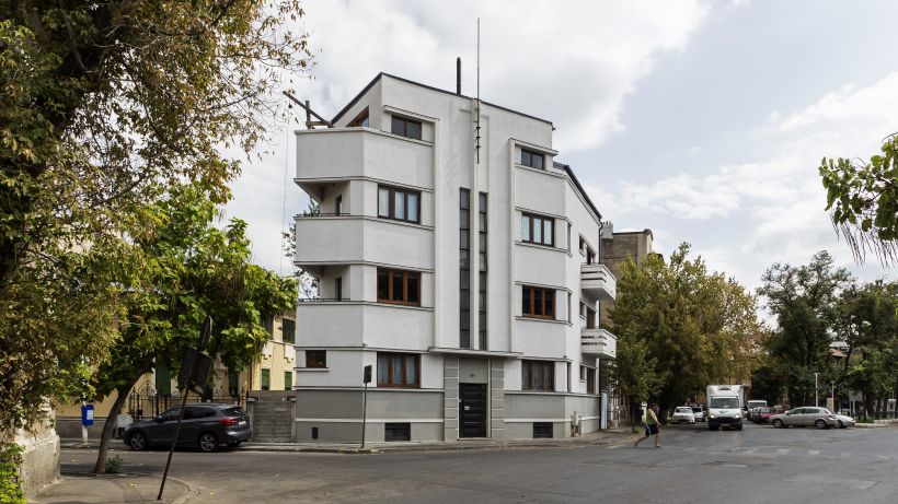 Interior design triggers rehabilitation. The block of flats at 1, Sf. Ștefan Square, Bucharest