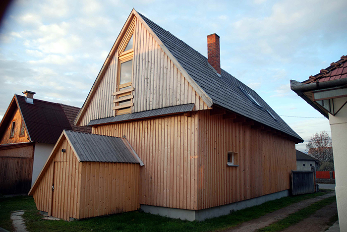 52 Miklós Köllö Reabilitarea și densificarea casei părintești