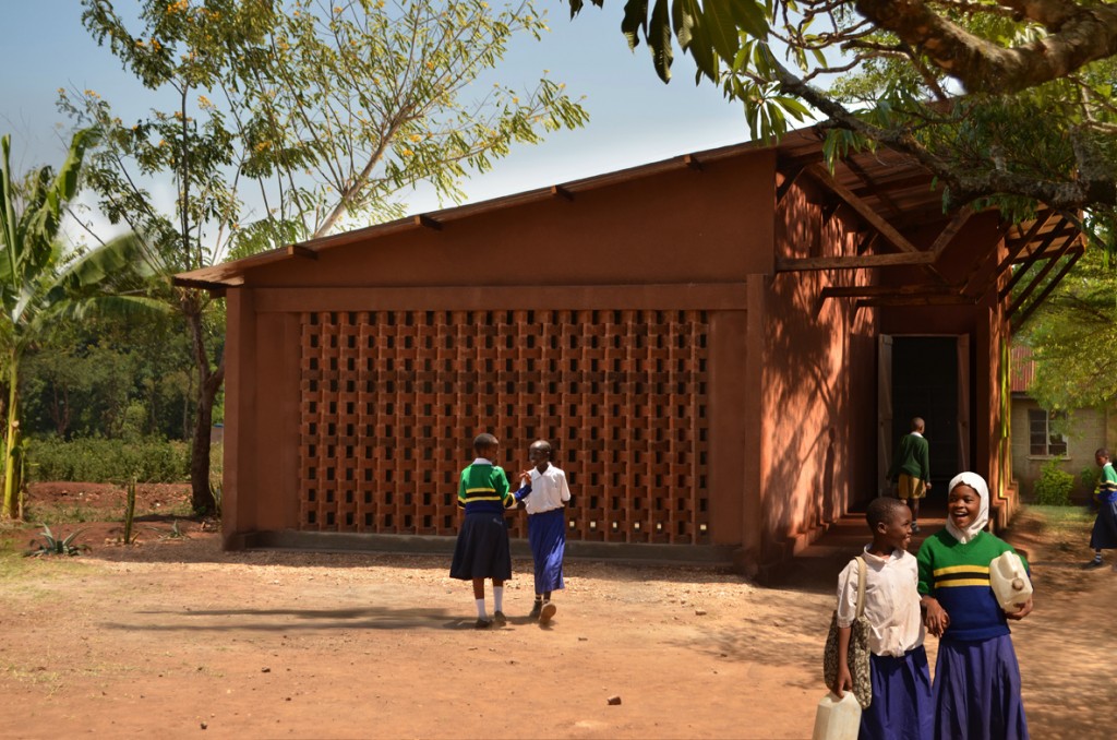 03_B_4 - © Patricia Erimescu -Biblioteca școlii Njoro-Tanzania