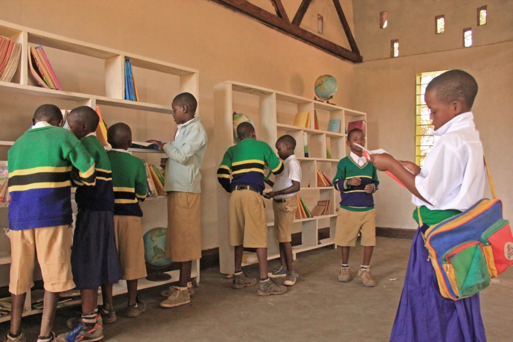 05_7 - © Patricia Erimescu -Biblioteca școlii Njoro-Tanzania
