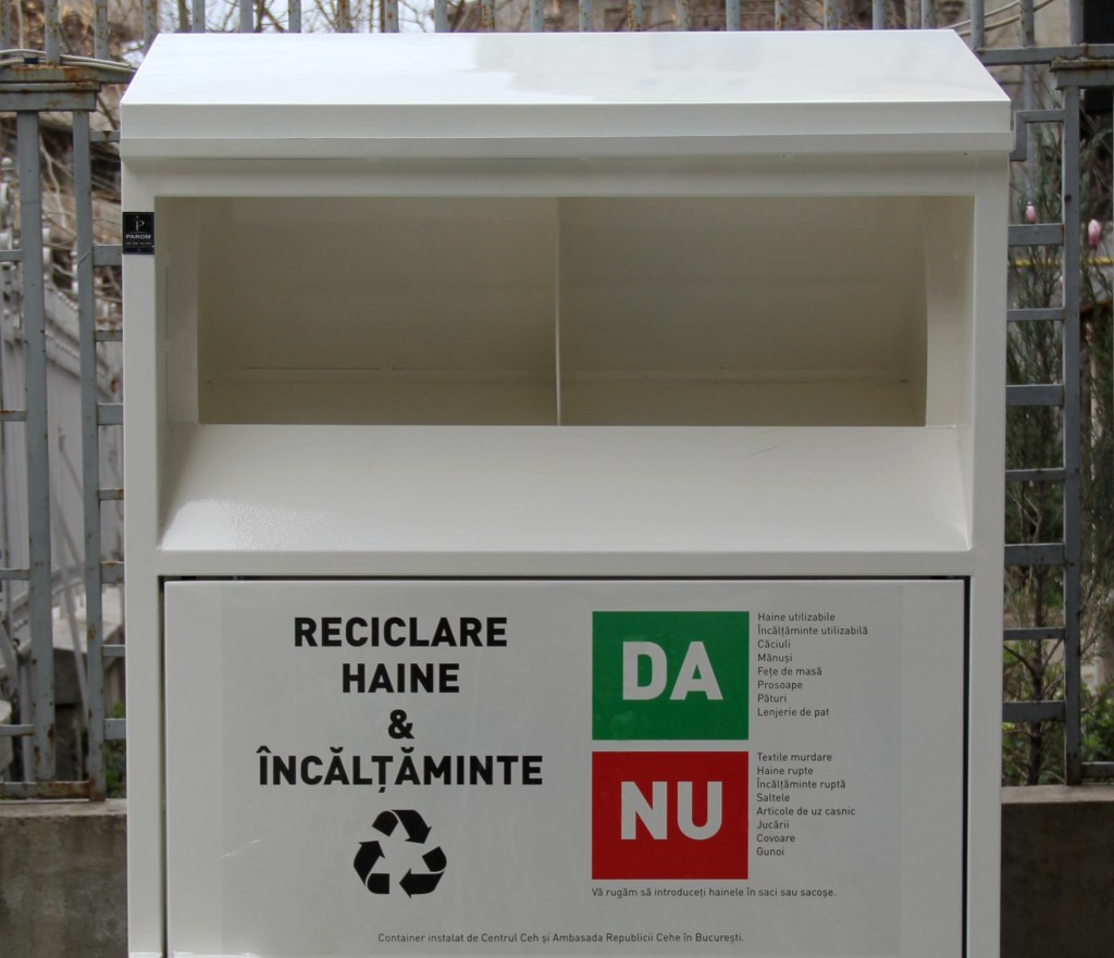 container pentru colectarea hainelor de donat -2