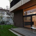 Articolul săptămânii: Cub, hol, copac. Outline Architecture Office: O locuință pe strada Tolstoi, București