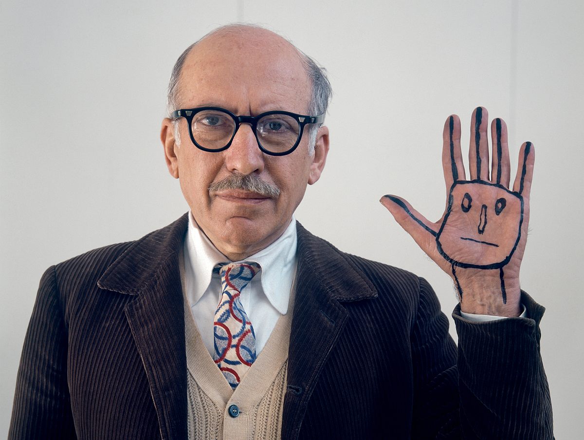01_A_Evelyn Hofer, Saul Steinberg with his hand