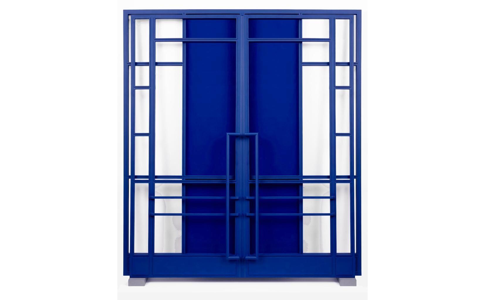 Red Entry, 2022, wood, plexiglass, acrylic. Courtesy Arantxa Etcheverria – blue