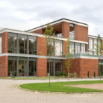 Zeppelin #176: „Case pe pământ”. Sumar