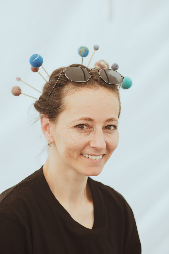 Adina Soare, fata cu planete în păr foto @Ioana Cîrlig